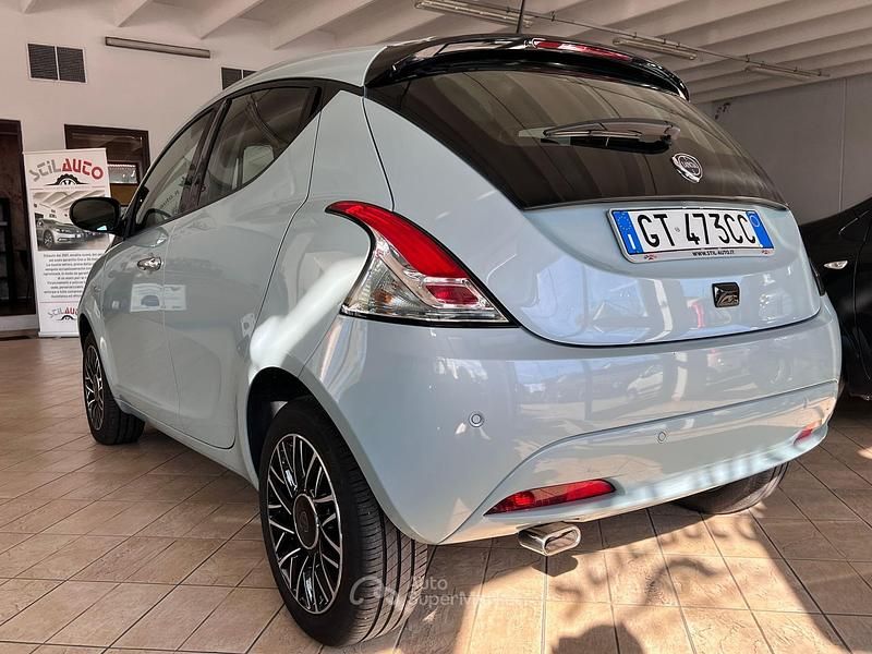 Usata Lancia Ypsilon 69 CV (50 kW) 2024 Blu Utilitaria