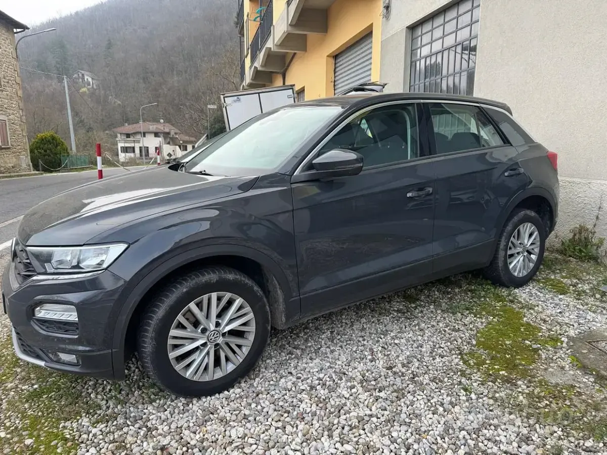 Usata VW T-Roc 150 CV (110 kW) 2020 Grigio SUV