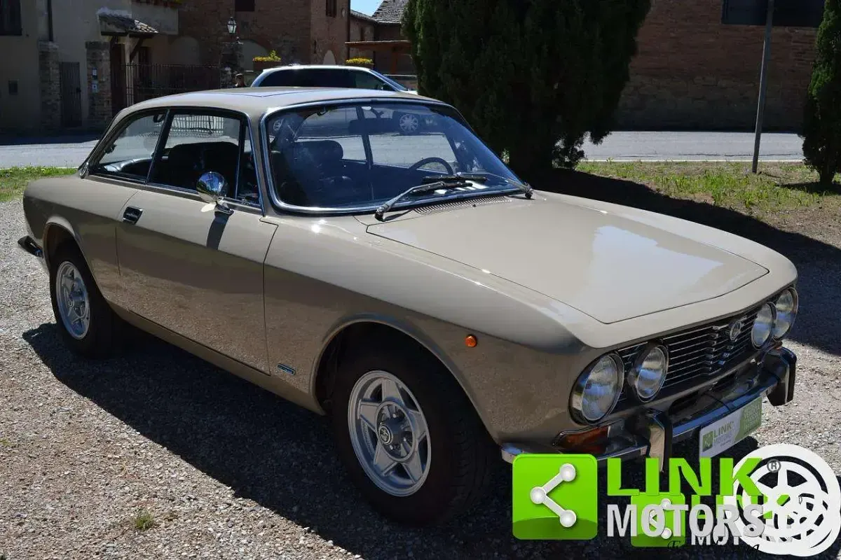 Usata Alfa Romeo 2000 Veloce 129 CV (94 kW) 1972 Beige Coupé