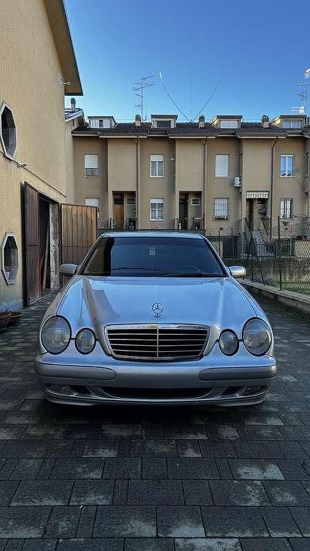 Usata Mercedes E220 Elegance 143 CV (105 kW) 2001 Berlina