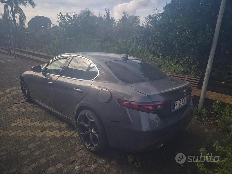 Usata Alfa Romeo Giulia 200 CV (147 kW) 2016 Grigio Berlina