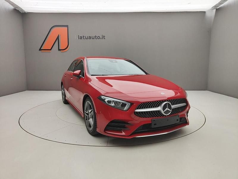 Usado Mercedes A180 AMG line 116 CV (85 kW) 2020 Rojo Utilitario