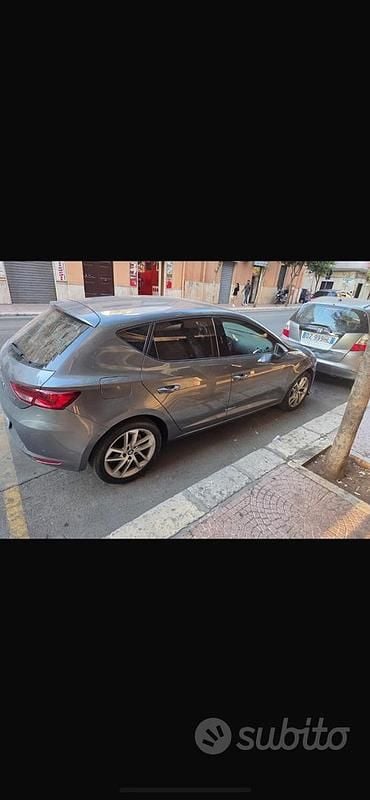 Usata Seat Leon 100 CV (73 kW) 2013 Grigio Berlina