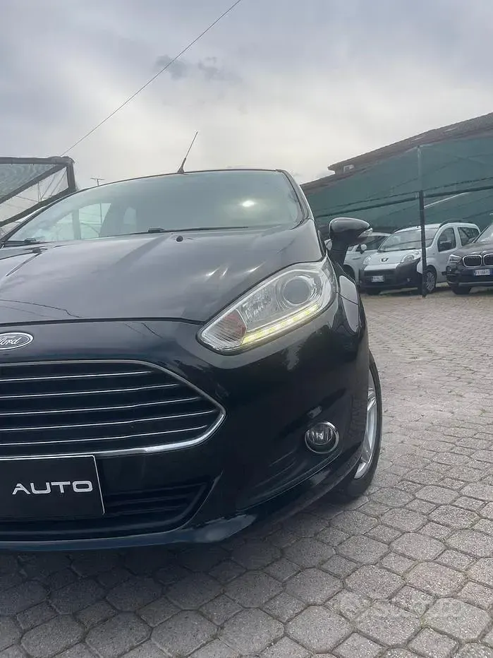 Usata Ford Fiesta Titanium 97 CV (71 kW) 2014 Nero Utilitaria