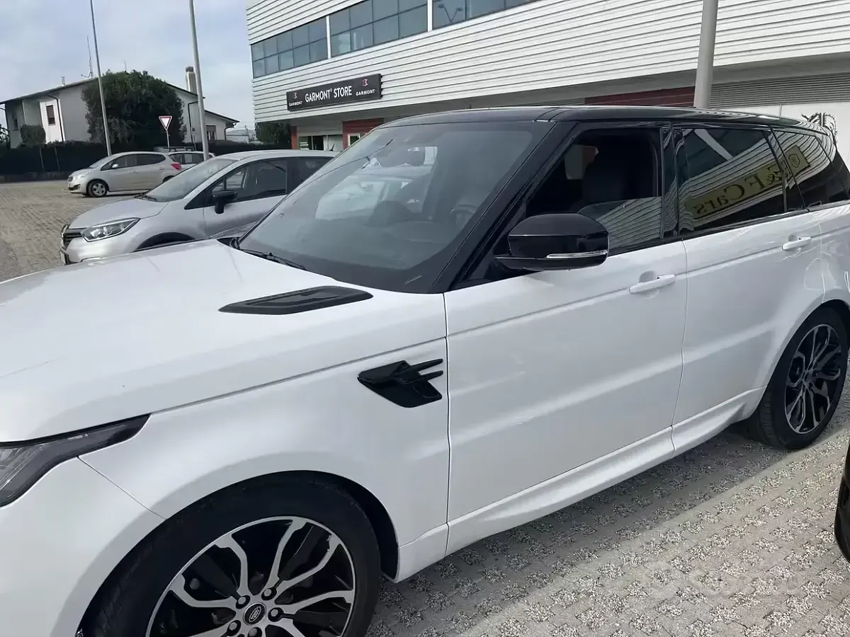 Second-hand Land Rover Range Rover Sport HSE Dynamic 249 CP (183 kW) 2019 Alb SUV