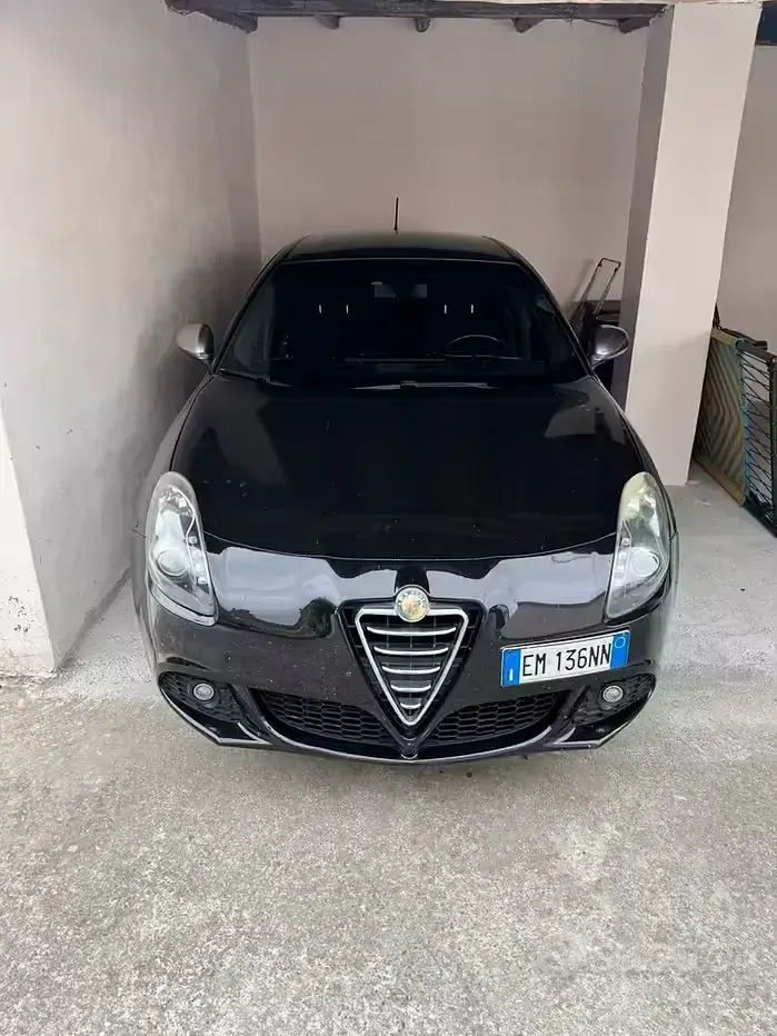 Usata Alfa Romeo Giulietta Distinctive 140 CV (102 kW) 2012 Nero Utilitaria