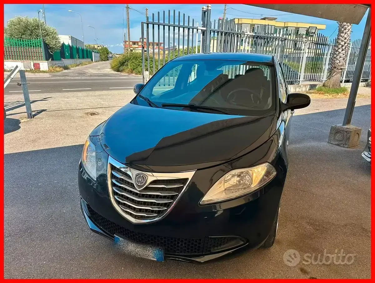 Usata Lancia Ypsilon Silver 69 CV (50 kW) 2013 Nero Utilitaria