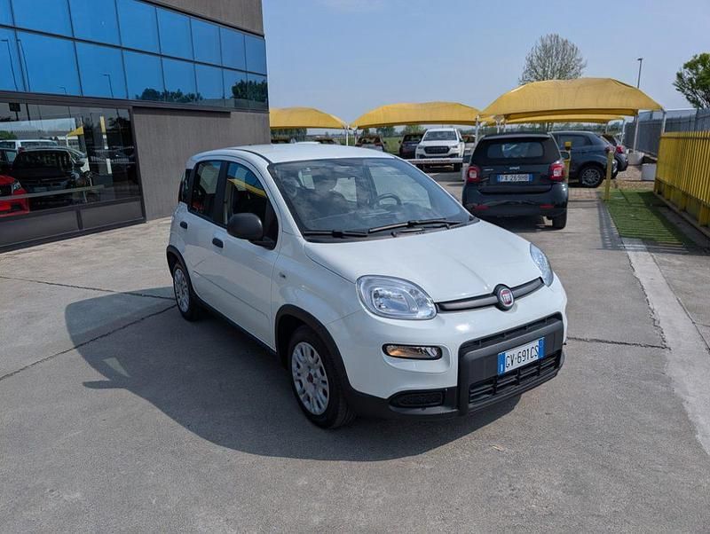 Begagnad Fiat Panda S 69 HK (50 kW) 2024 Vit Halvkombi