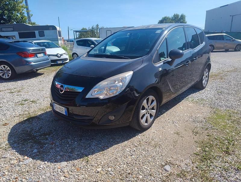Nero Usata 2011 Opel Meriva Cosmo Monovolume | 3800 € (Cara) - Immagine 1/4