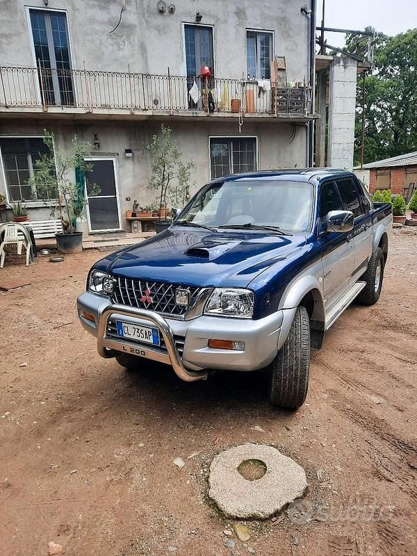 Usata Mitsubishi L200 87 CV (63 kW) 2003 Blu Pick-up
