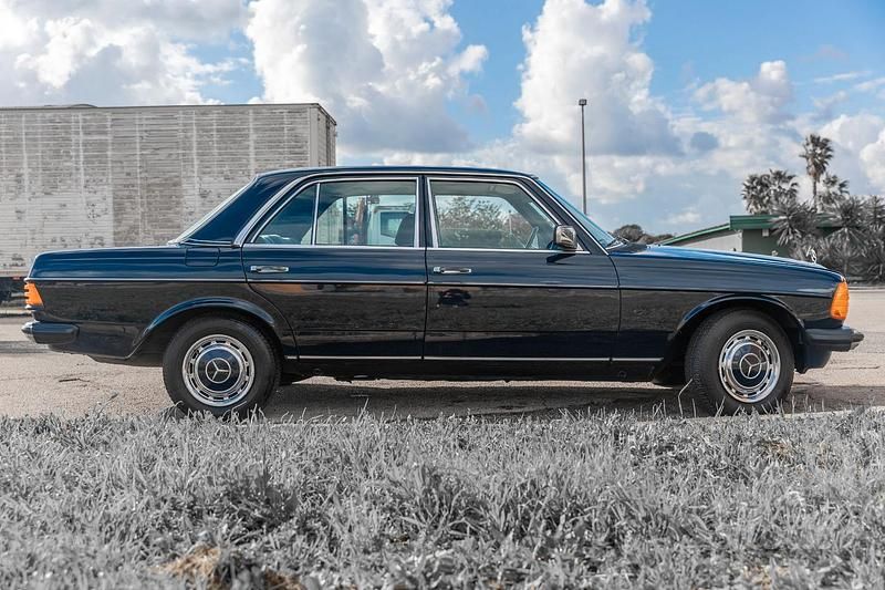 Usata Mercedes 200 SE 1982 Blu Berlina