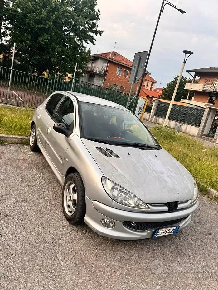 Usata Peugeot 206 88 CV (64 kW) 2006 Grigio Utilitaria