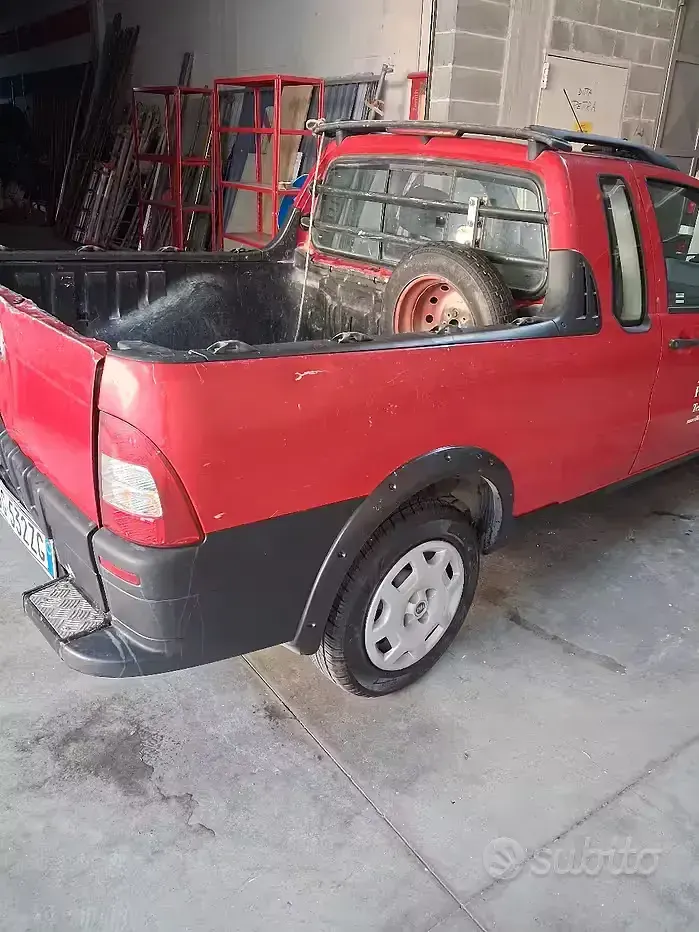 Usata Fiat Strada 84 CV (61 kW) 2007 Rosso