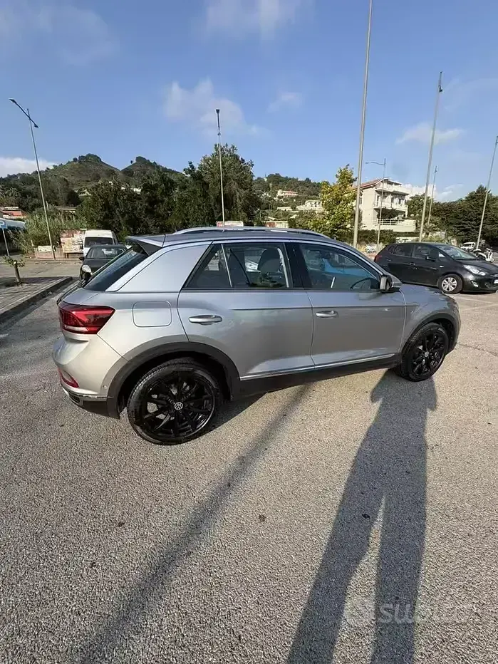 Usata VW T-Roc 116 CV (85 kW) 2022 Grigio SUV