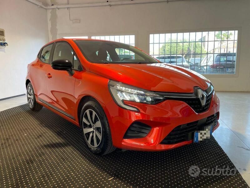 Orange metallizzato Usata 2023 Renault Clio V Equilibre Tre volumi | 11.490 € (Super prezzo) - Immagine 1/4