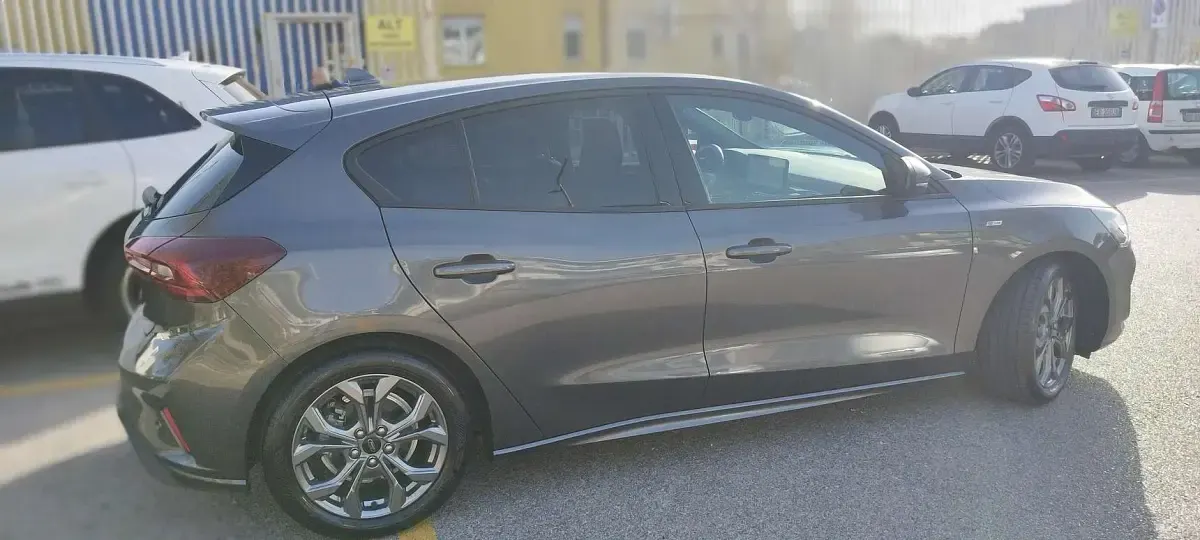 Usata Ford Focus ST-Line X 116 CV (85 kW) 2023 Grigio Berlina