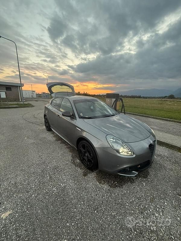 Usata Alfa Romeo Giulietta 120 CV (88 kW) 2019 Grigio Utilitaria