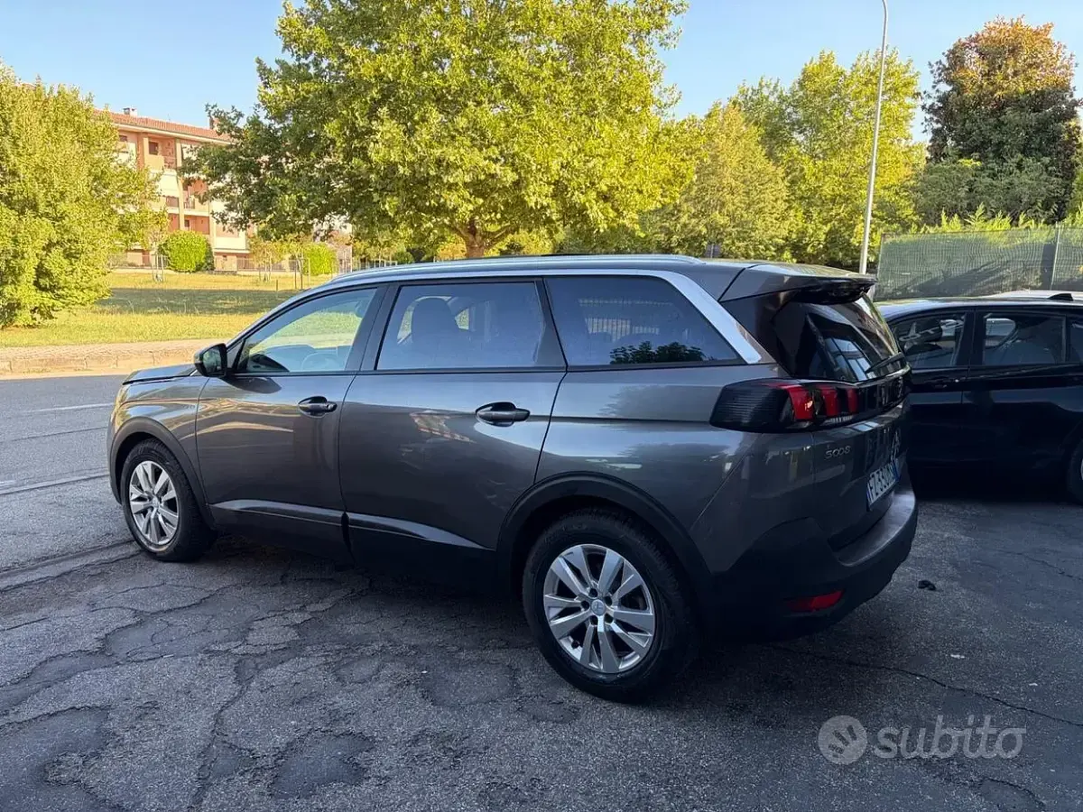 Usata Peugeot 5008 Allure 131 CV (96 kW) 2020 Grigio SUV