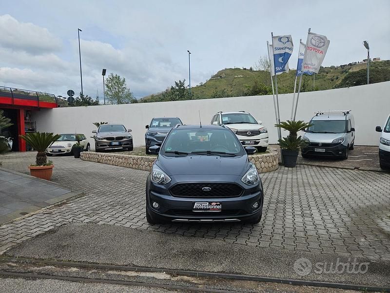 Usata Ford Ka Active 85 CV (62 kW) 2019 Grigio Berlina