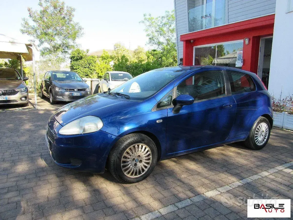 Usata Fiat Grande Punto Active 75 CV (55 kW) 2005 Blu Utilitaria