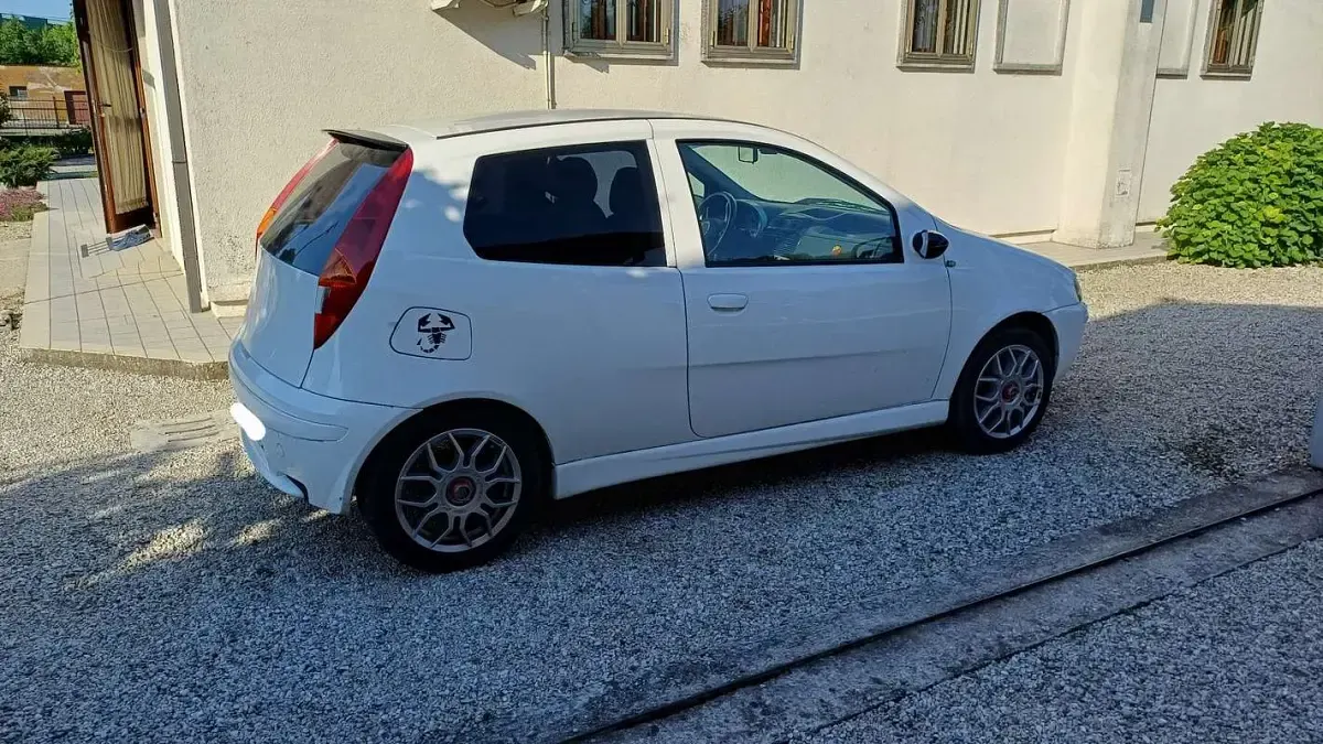 Usata Fiat Punto 80 CV (58 kW) 2001 Utilitaria