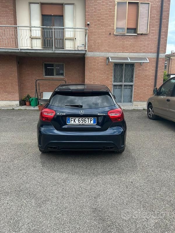 Usata Mercedes A250 211 CV (155 kW) 2015 Blu Berlina