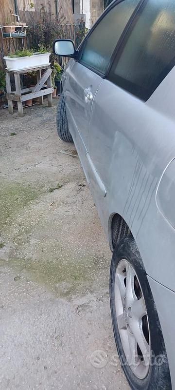 Usata Toyota Corolla 97 CV (71 kW) 2002 Grigio Berlina