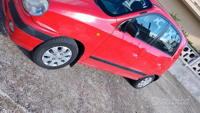 Rosso Usata 2001 Hyundai Atos Due volumi | 999 € (Ottimo prezzo) - Immagine 1/4
