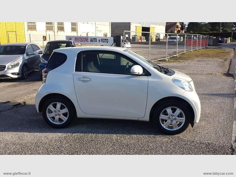 Usata Toyota iQ 68 CV (50 kW) 2009 Bianco Utilitaria