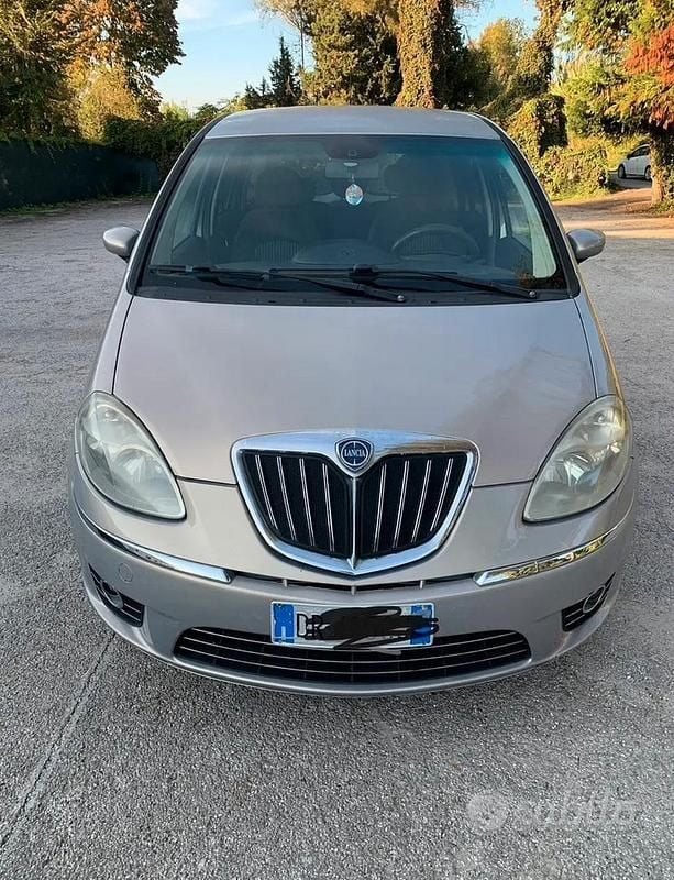 Usata Lancia Musa 120 CV (88 kW) 2008 Grigio Monovolume