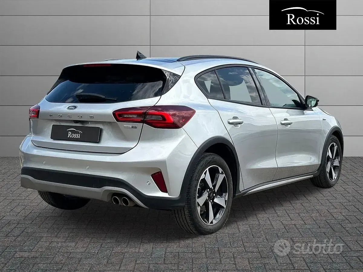 Usata Ford Focus Active 125 CV (91 kW) 2024 Grigio chiaro metallizzato Berlina