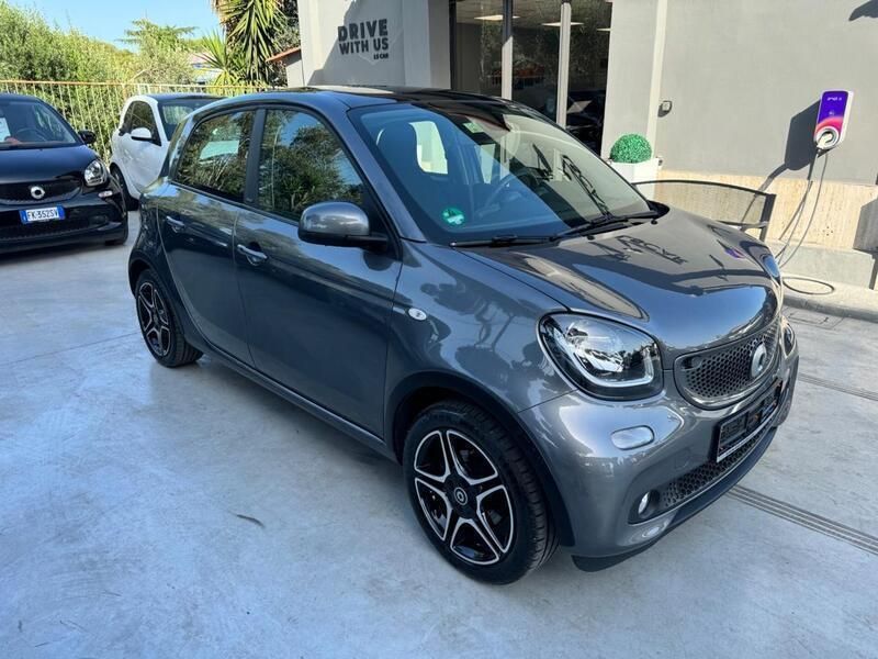 Usata Smart ForFour Passion 90 CV (66 kW) 2018 Grigio Utilitaria