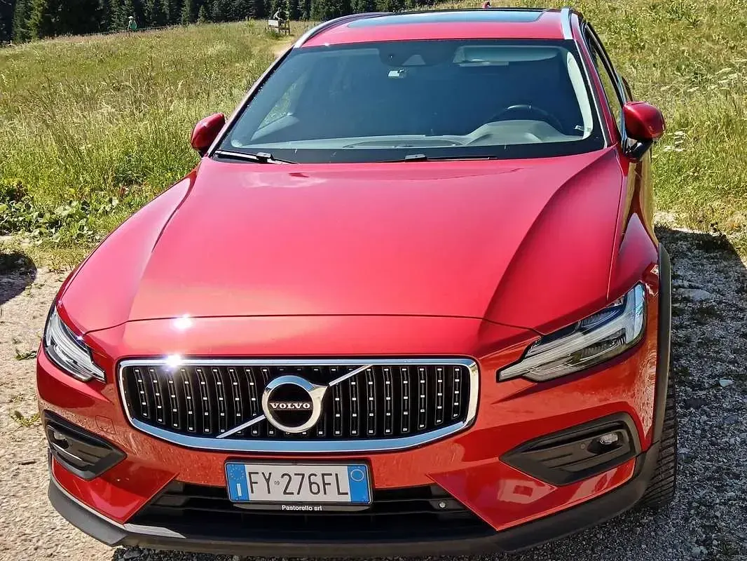 Usata Volvo V60 CC Pro 200 CV (147 kW) 2020 Rosso Station wagon
