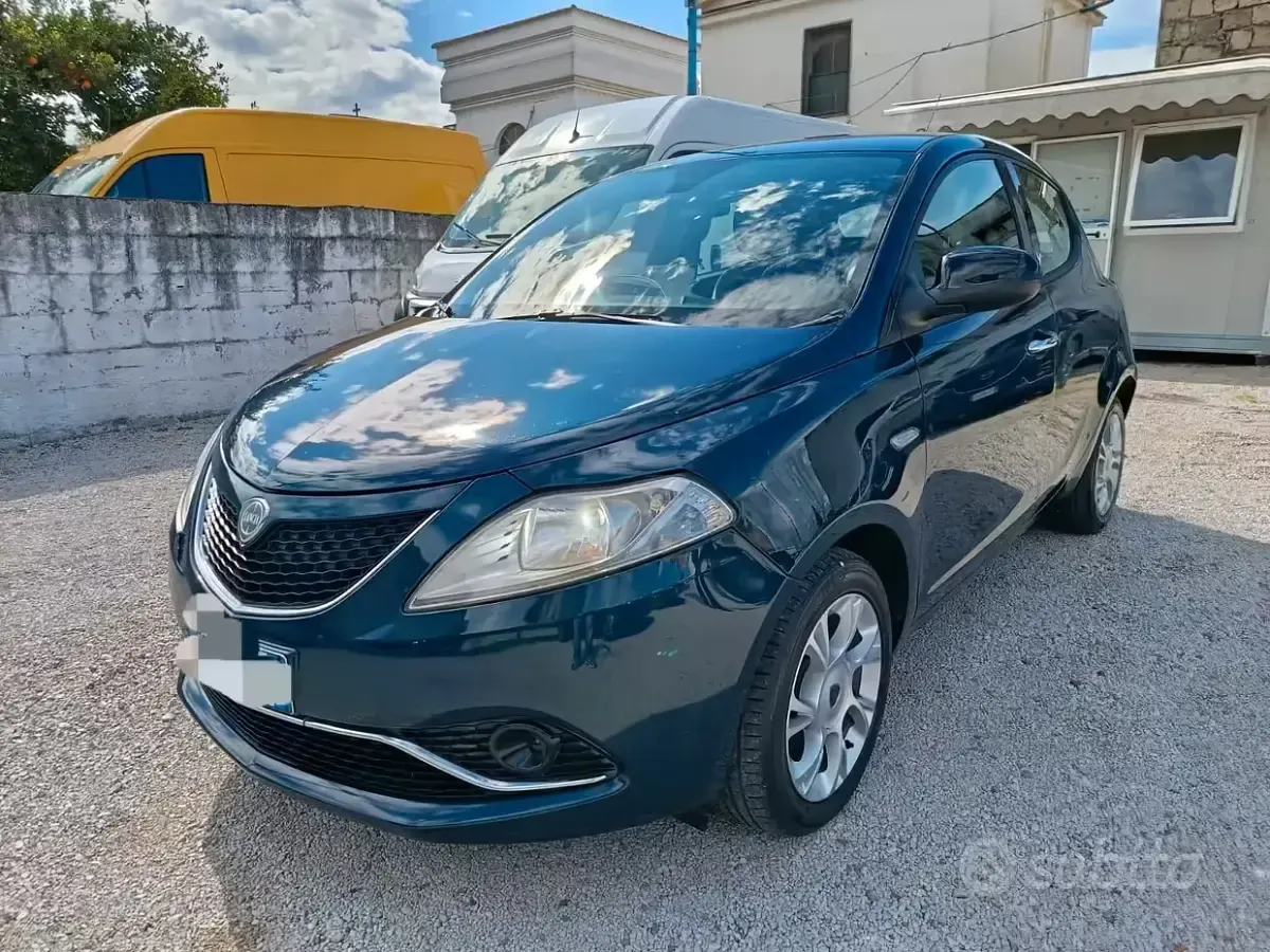 Begagnad Lancia Ypsilon S 95 HK (69 kW) 2016 Blå Halvkombi