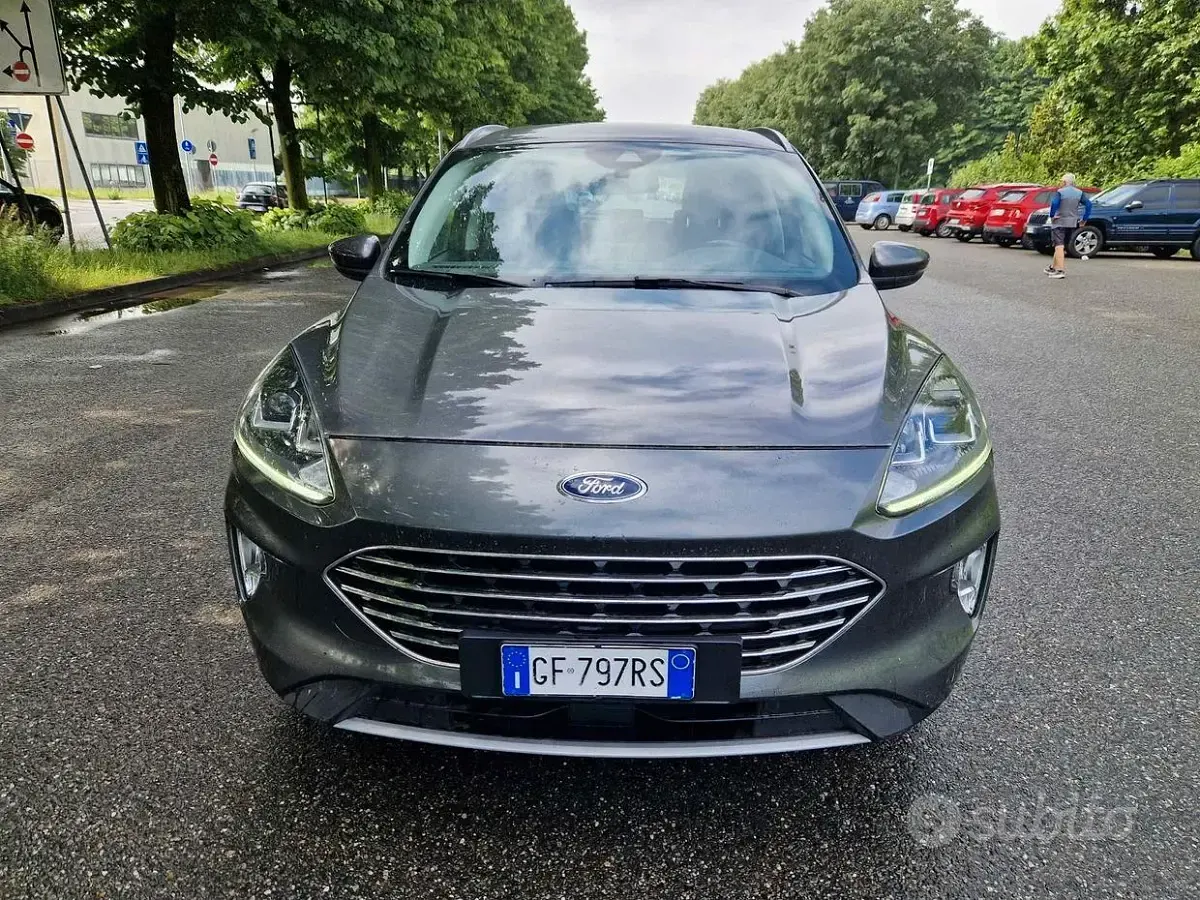 Usata Ford Kuga 120 CV (88 kW) 2021 Grigio SUV
