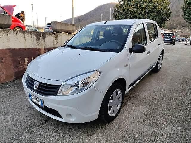 Usata Dacia Sandero 75 CV (55 kW) 2009 Bianco SUV
