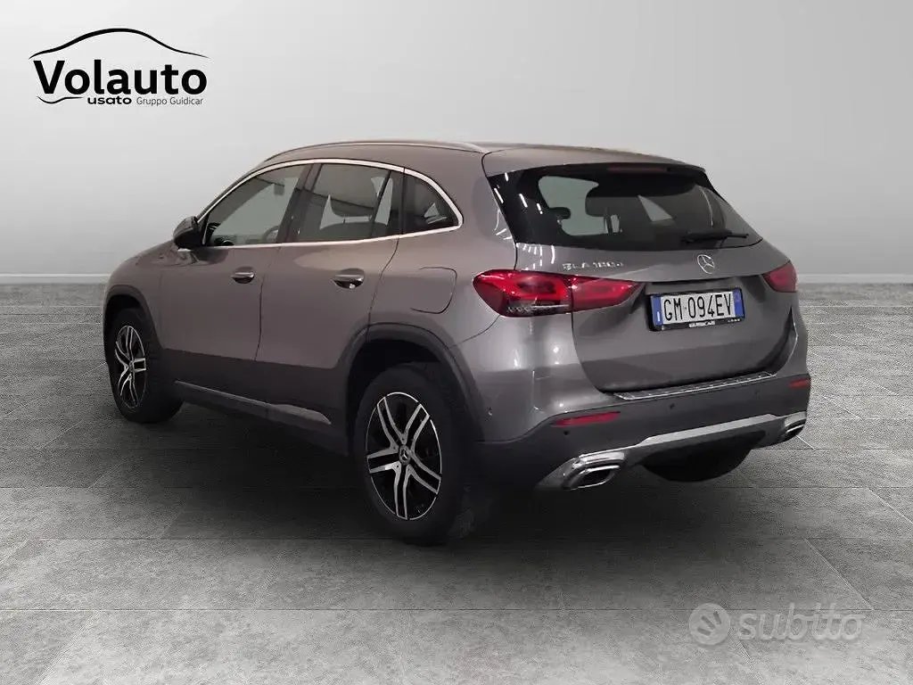 Usata Mercedes GLA180 116 CV (85 kW) 2022 Grigio SUV