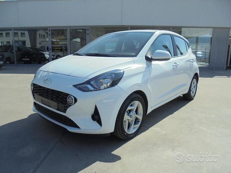 Bianco Usata 2023 Hyundai i10 Due volumi | 12.350 € (Buon prezzo) - Immagine 1/4