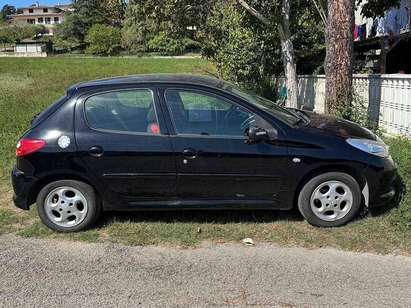Nero Usata 2010 Peugeot 206+ Due volumi | 1400 € (Ottimo prezzo) - Immagine 1/4