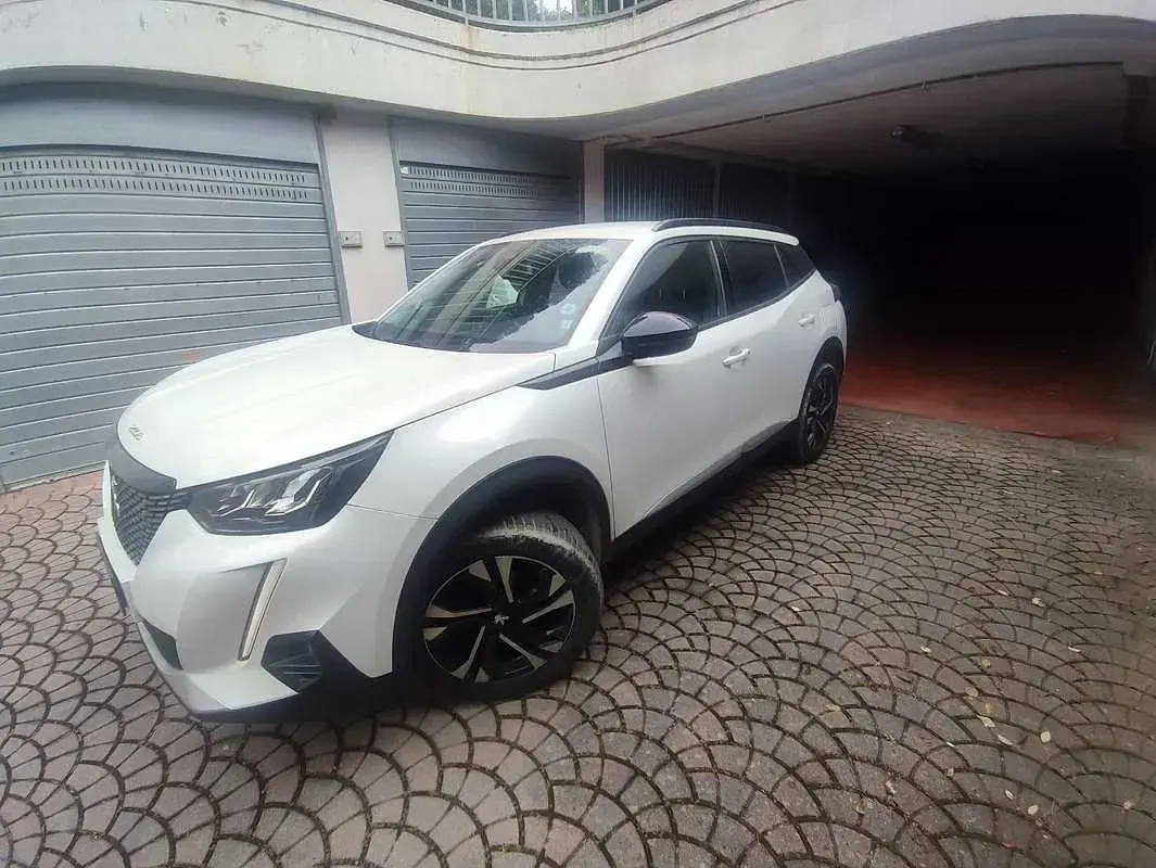 Usata Peugeot 2008 Allure 131 CV (96 kW) 2022 SUV