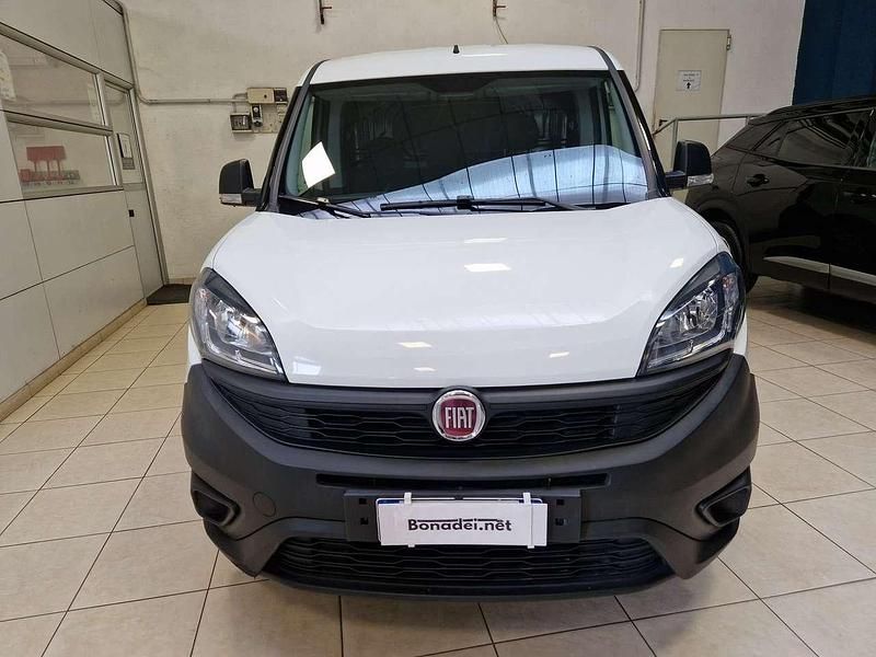 Usata Fiat Doblò Lounge 90 CV (66 kW) 2022 Bianco Monovolume