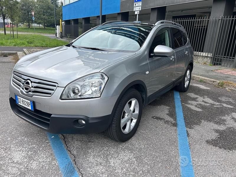 Argento Usata 2009 Nissan Qashqai +2 Tekna SUV | 6900 € - Immagine 1/4