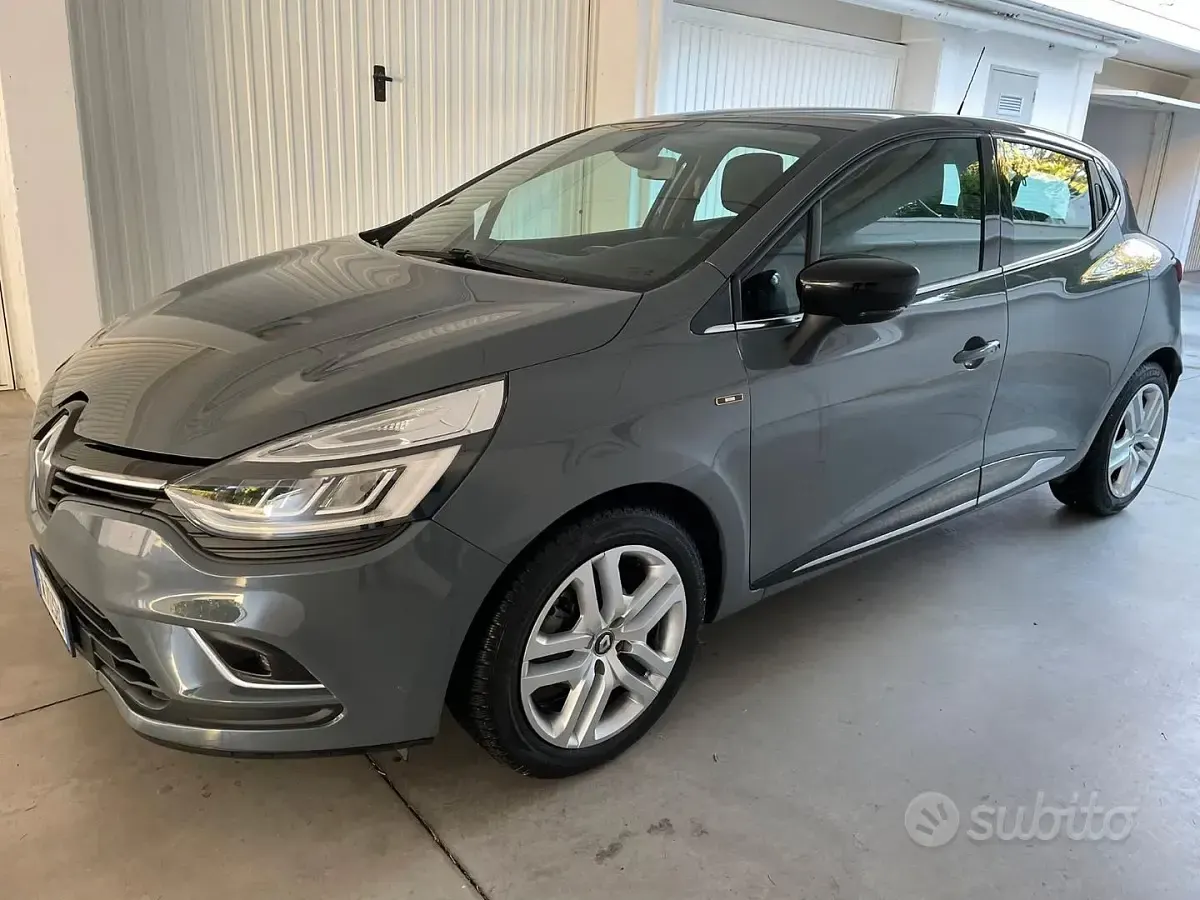 Usata Renault Clio 90 CV (66 kW) 2019 Grigio Utilitaria