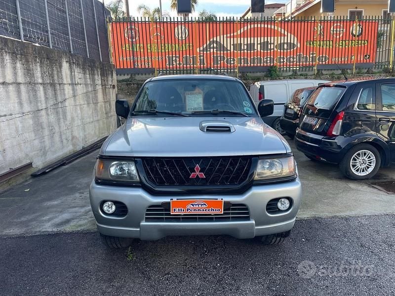 Usado Mitsubishi Pajero 100 CV (73 kW) 2000 Gris SUV