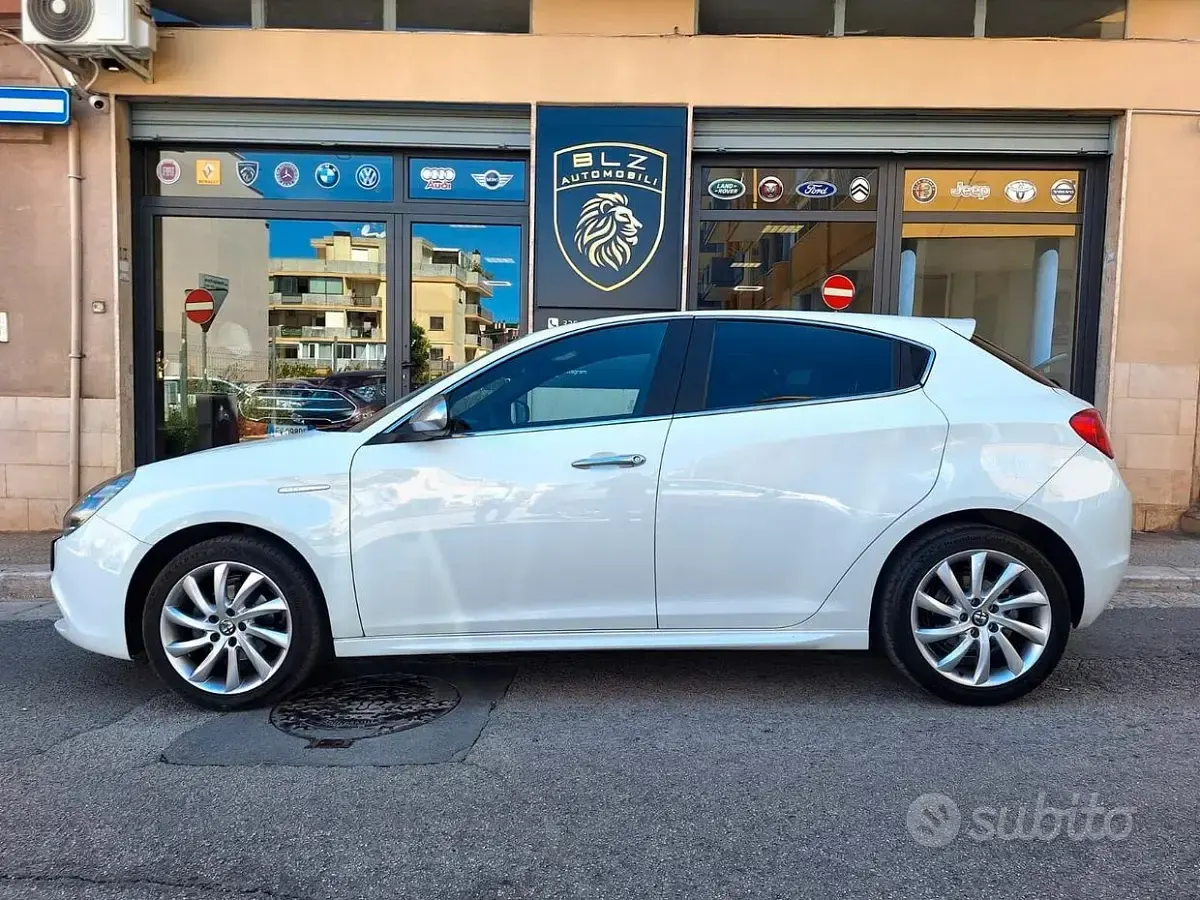 Usata Alfa Romeo Giulietta Exclusive 105 CV (77 kW) 2015 Bianco Utilitaria