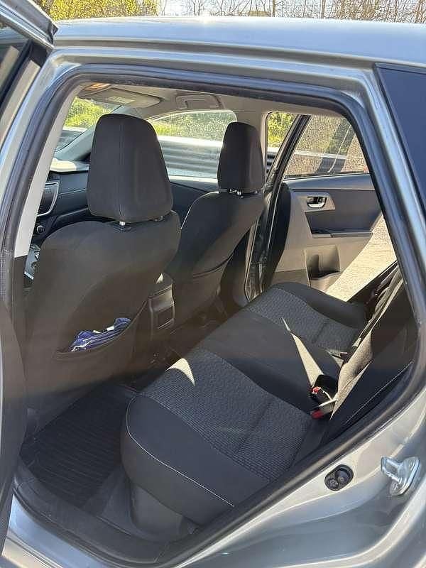 Usata Toyota Auris Hybrid Active 99 CV (72 kW) 2015 Berlina