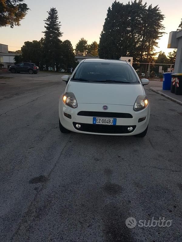 Bianco Usata 2015 Fiat Punto Tre volumi | 2500 € (Ottimo prezzo) - Immagine 1/4