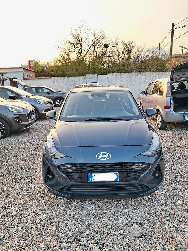 Usata Hyundai i10 67 CV (49 kW) 2023 Grigio Utilitaria