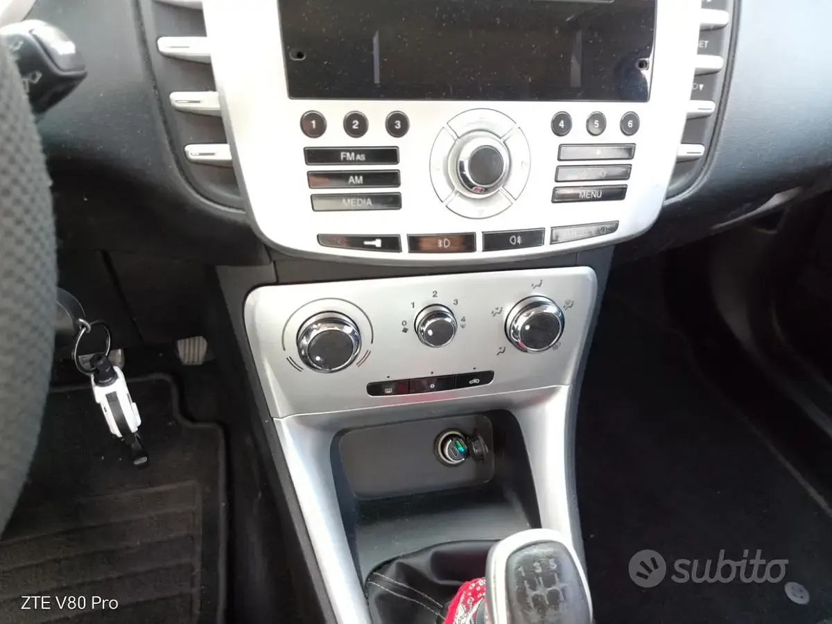 Usata Lancia Delta 120 CV (88 kW) 2011 Grigio Utilitaria