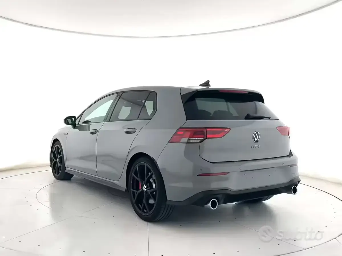 Usata VW Golf VIII GTI 245 CV (180 kW) 2023 Grigio Berlina